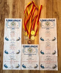 Urkunden und Medaillien
